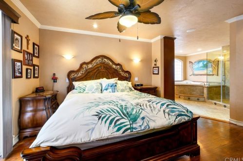 832 Stevely Ave, Long Beach CA 90808-4438 exterior