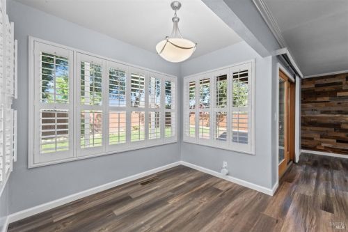 221 Alamo Dr, Vacaville CA  95688-2423 exterior