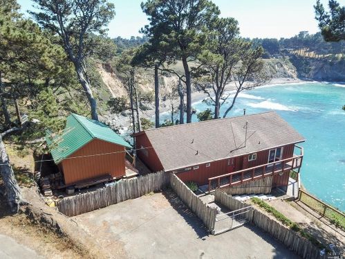 9500 Brewery Gulch Rd, Mendocino CA  95460-9016 exterior