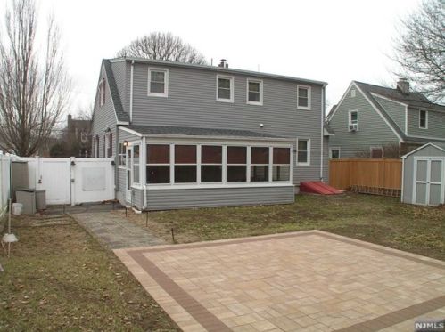 18 Oak St, Oakland NJ  07436-1922 exterior