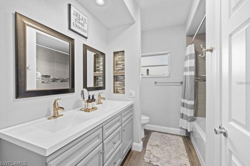 201 4th Pl, Cape Coral FL  33990-1042 exterior