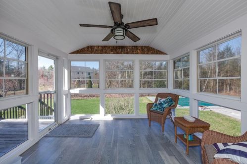 19 Waterford Dr, Sandown NH  03873-2078 exterior