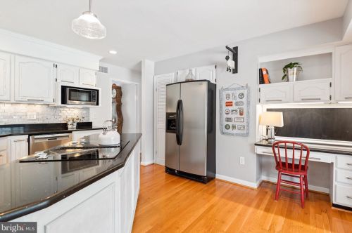 7128 Red Horse Tavern Ln, Springfield VA  22153-1404 exterior