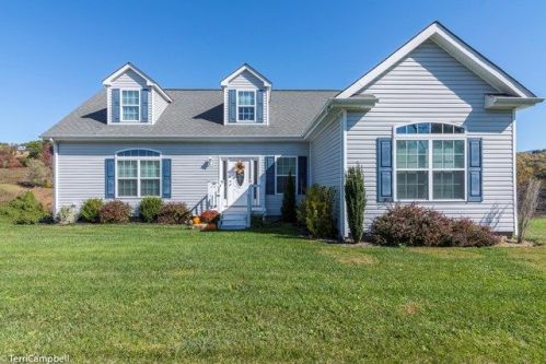 96 Crossroads Pl, Elk Garden, VA 24266-4527