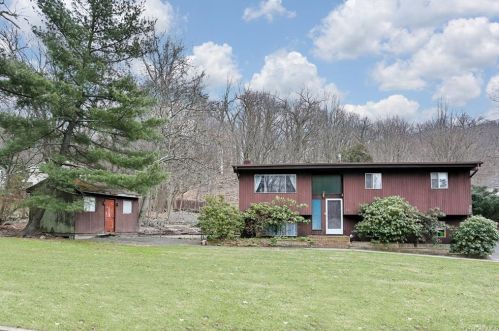 892 Flint Ct, Valley Cottage, NY 10989-2641