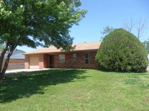 1219 Rolling Stone Dr, Tecumseh, OK 74873-1640