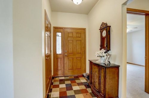 2947 Clearwater Ln, Waukesha, WI 53189-6845