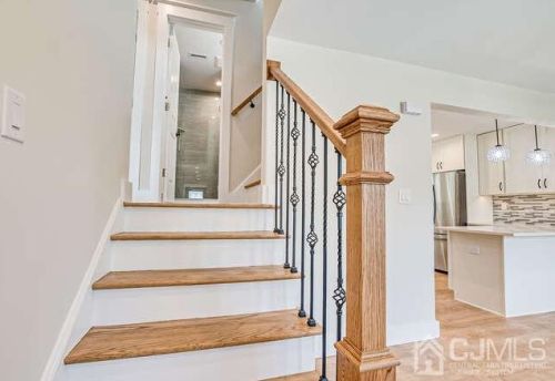 204 Grove Ave, Woodbridge NJ  07095-2337 exterior