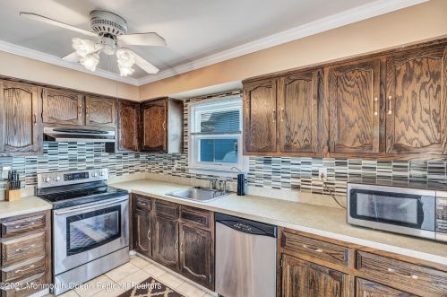 18 Patmore Rd, Bricktown, NJ 08724-1940