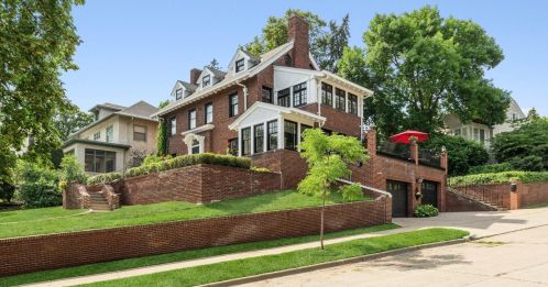 2500 Lake Of The Isles Pkwy, Minneapolis, MN 55405-2332