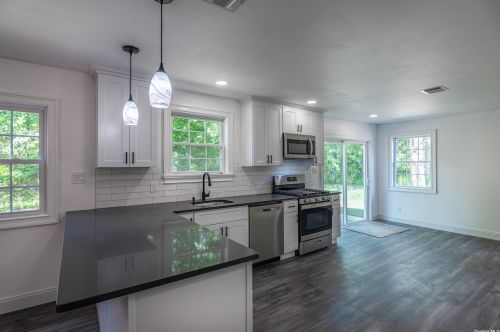 18 Raynor Rd, Panamoka NY  11961-1904 exterior