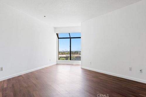 280 Cagney Ln, Newport Beach CA  92663-2661 exterior