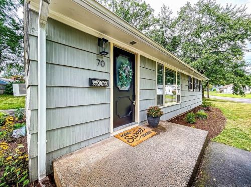 70 Ellsworth Dr, Bloomfield CT  06002-2845 exterior