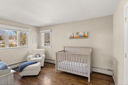 57 Midrocks Dr, Norwalk CT 06851-1626 exterior