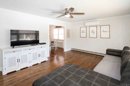 9 Springs Dr, Huntington Station, NY 11747-4122