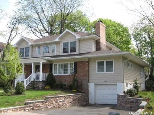 29 Vanderbilt Dr, Great Neck, NY 11020-1116