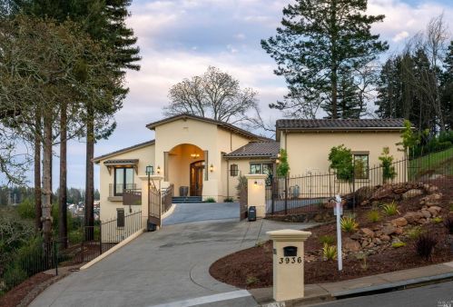 3936 Skyfarm Dr, Santa Rosa, CA 95403-0937