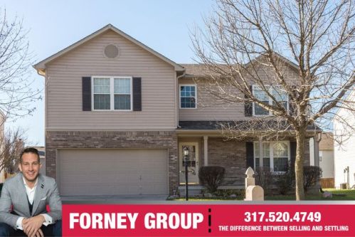 13584 Sweet Briar Pkwy, Fishers, IN 46038-5774