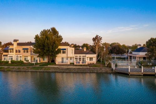 799 Mediterranean Ln, Redwood City, CA 94065-1758