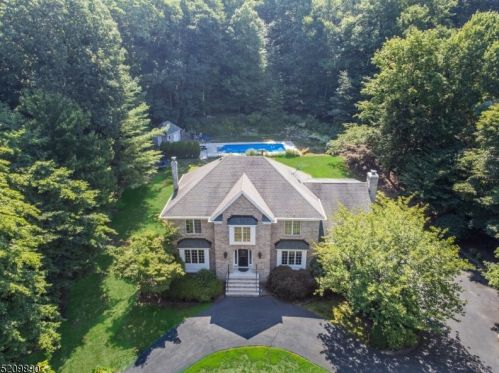 77 Fountain Dr, Skyline Lakes NJ  07456-2406 exterior