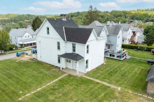 225 Station St, Mc Donald PA  15057-1137 exterior