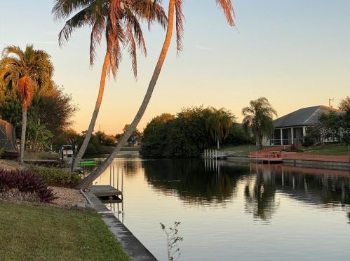 2214 2nd St, Cape Coral, FL 33909-2817