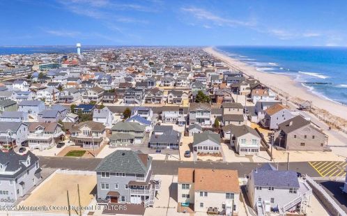 5 Dover Ave, Lavallette NJ  08735-2704 exterior