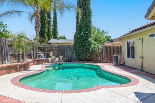 714 Fairmont Dr, Los Banos, CA 93635-3085