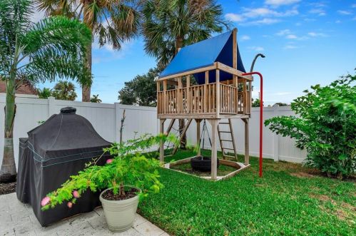 4592 40 St, Saint Petersburg FL  33714-2220 exterior
