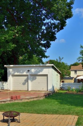 32 Seminole Ave, Waterbury, CT 06705-1829