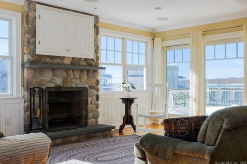 112 Atlantic Ave, Groton CT 06340-8803 exterior