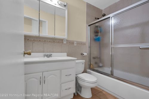 1724 Princeton Ave, Lakewood NJ  08701-2879 exterior