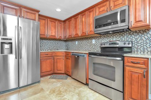 20 Howe St, Huntington Station, NY 11746-2507
