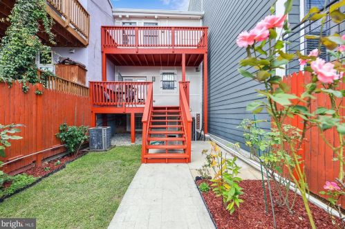 712 Kenyon St, Washington DC  20010-1522 exterior