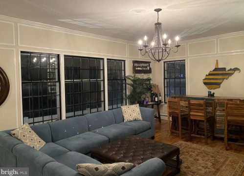 327 Gypsy Ln, Norristown, PA 19406-3724
