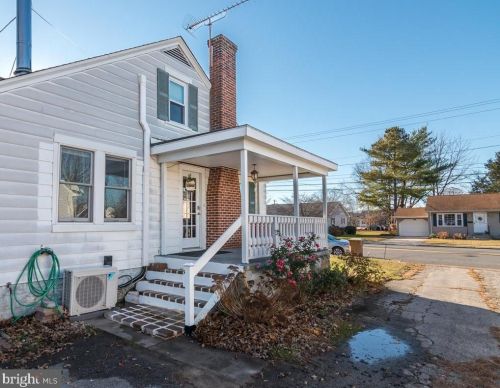 313 Marshall St, Slaughter Beach, DE 19963-2057