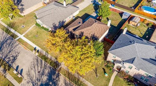 2929 Jamestown Dr, St Paul TX  75098-7512 exterior