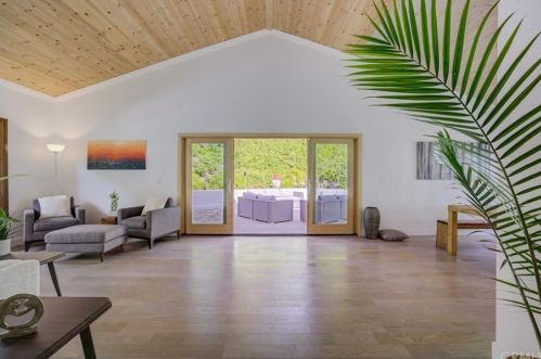 22540 Jameson Dr, Calabasas CA 91302-5857 exterior