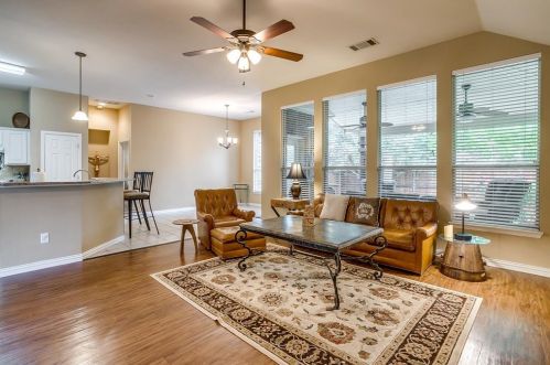 1517 Shadywood Ln, Lewisville TX  75028-4294 exterior