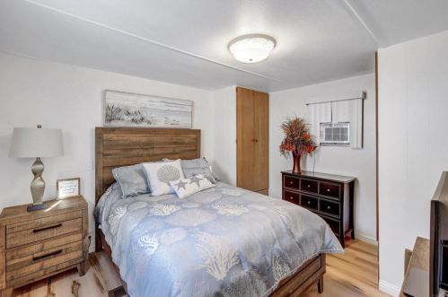 66 Hummingbird Ln, Oceanside CA  92057-6450 exterior