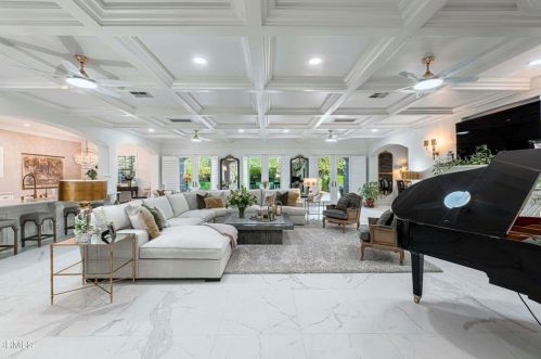 840 Fairway Dr, Bakersfield CA 93309-2416 exterior