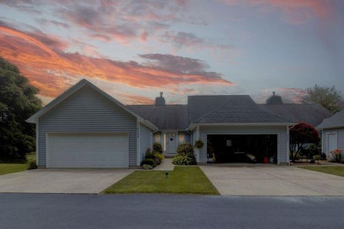 9992 Shamrock Ln, Fairfax, OH 45133-8101