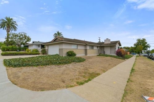 5023 Fanuel St, San Diego, CA 92109-1933