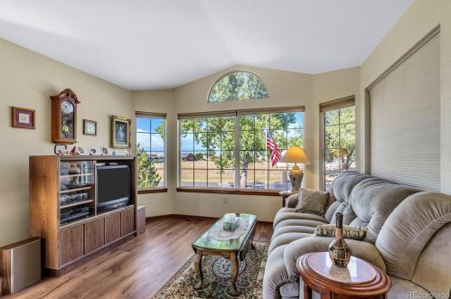 1210 Scarsboro Dr, Pueblo CO 81007 exterior