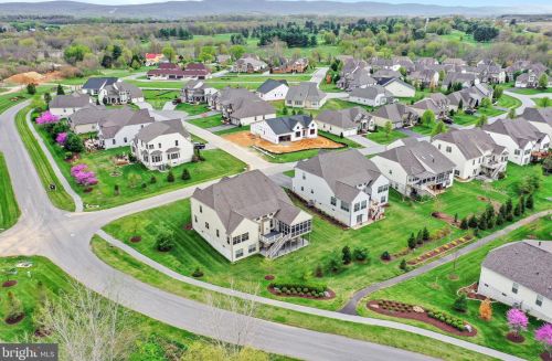 315 Lewis Washington Dr, Charles Town WV  25414-5666 exterior