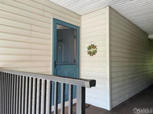 306 Hampshire Ct, Piscataway NJ  08854-6246 exterior