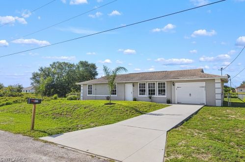 4017 12th St, Lehigh Acres, FL 33976-2720