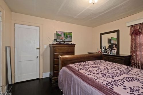 706 Drake Ave, Roselle NJ  07203-2218 exterior