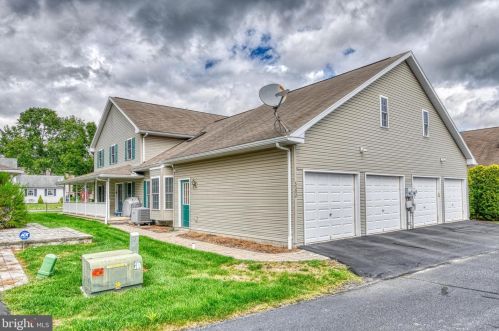3302 Village Rd, Molino, PA 17961-9335