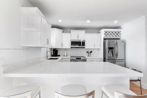 632 Island Dr, Key Largo FL  33037-4808 exterior